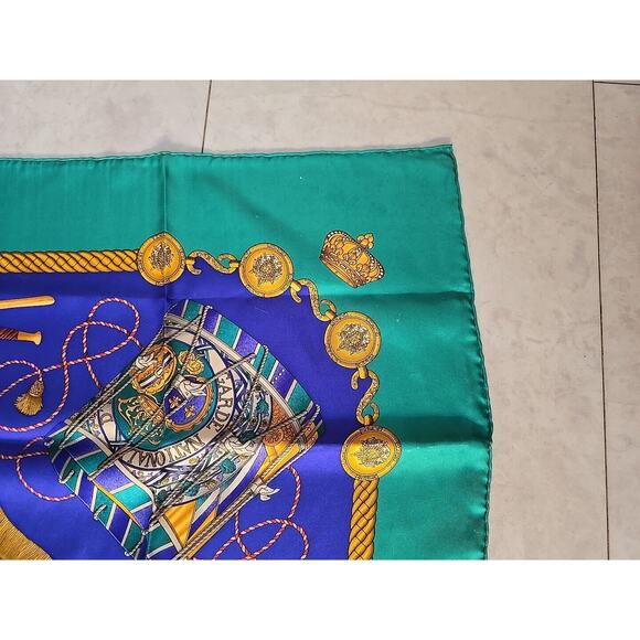RARE VINTAGE HERMES Silk Scarf "Les Tambours" Carre 90 designed by Joachim Metz - Picture 5 of 6